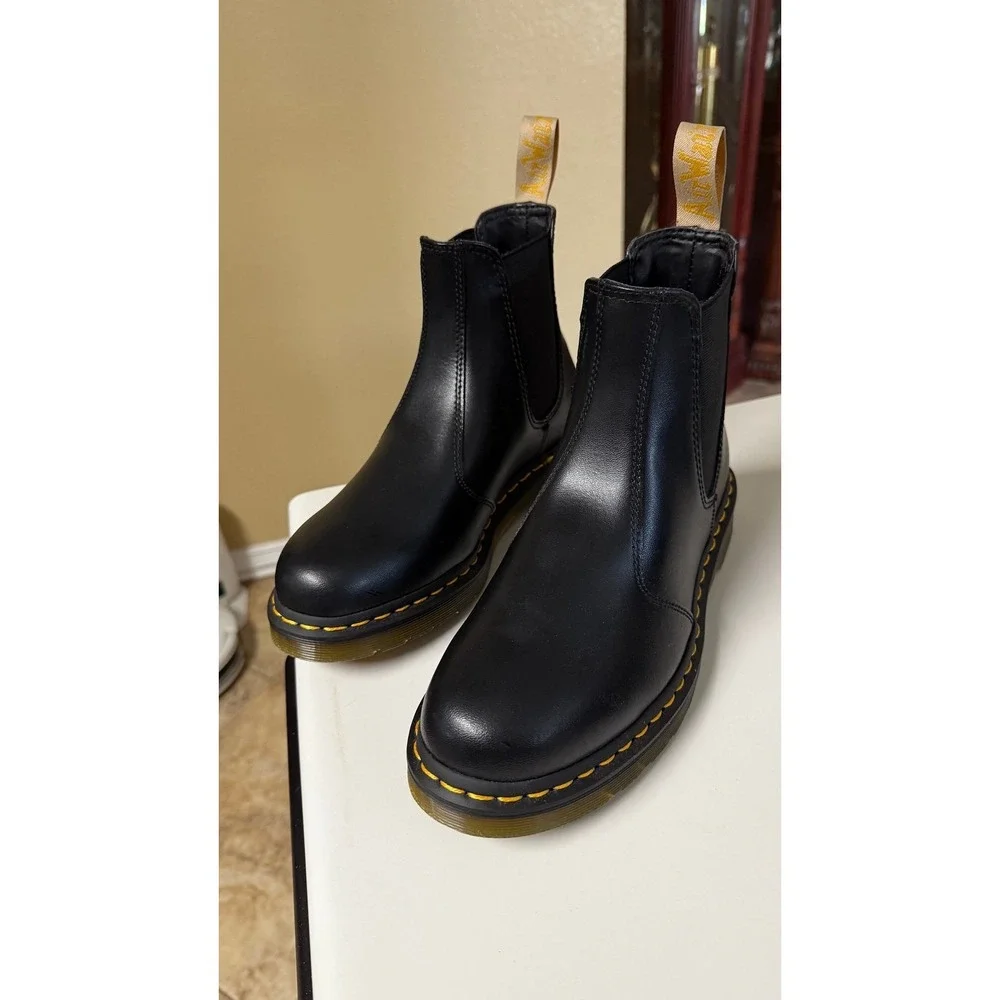 DR MARTENS 2976 SMOOTH LEATHER PLATFORM CHELSEA BLACK BOOTS SIZE 8 MENS/WOMENS 9